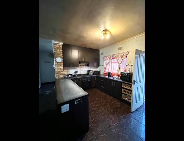 4 BEDROOM HOUSE FOR SALE IN STRUBENVALE